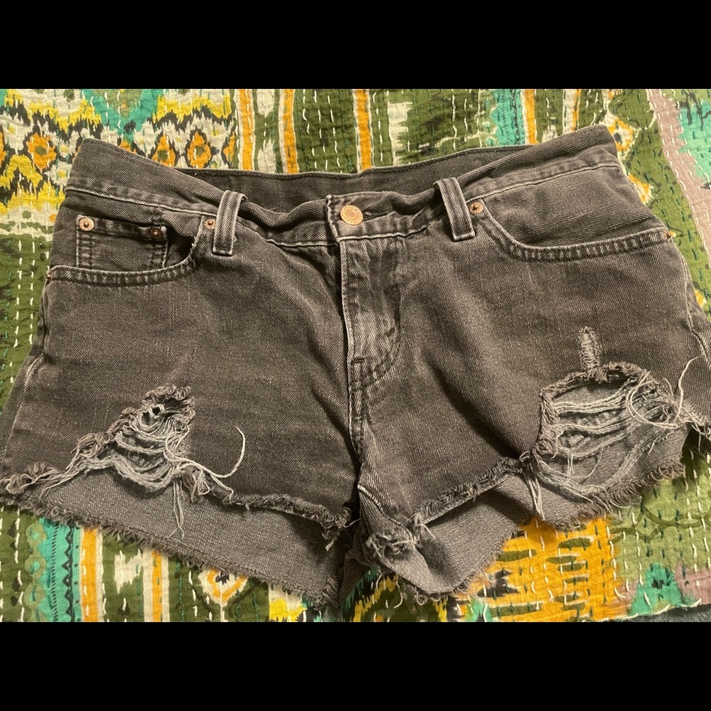 Levi’s 501 Distressed Shorts 28W